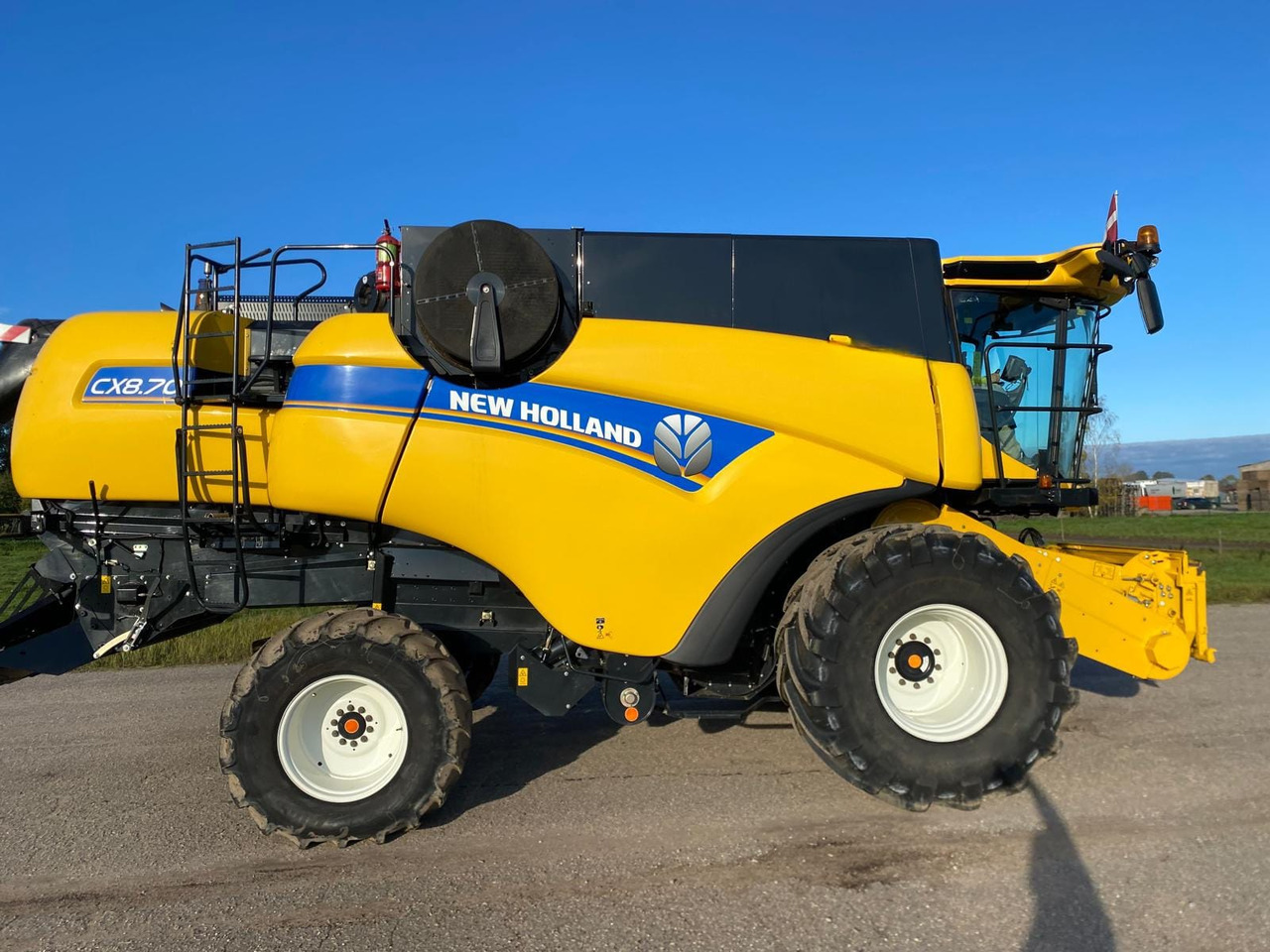 NEW HOLLAND CX8.70 - Комбайн: снимка 4 NEW HOLLAND CX8.70 - Комбайн: снимка 4