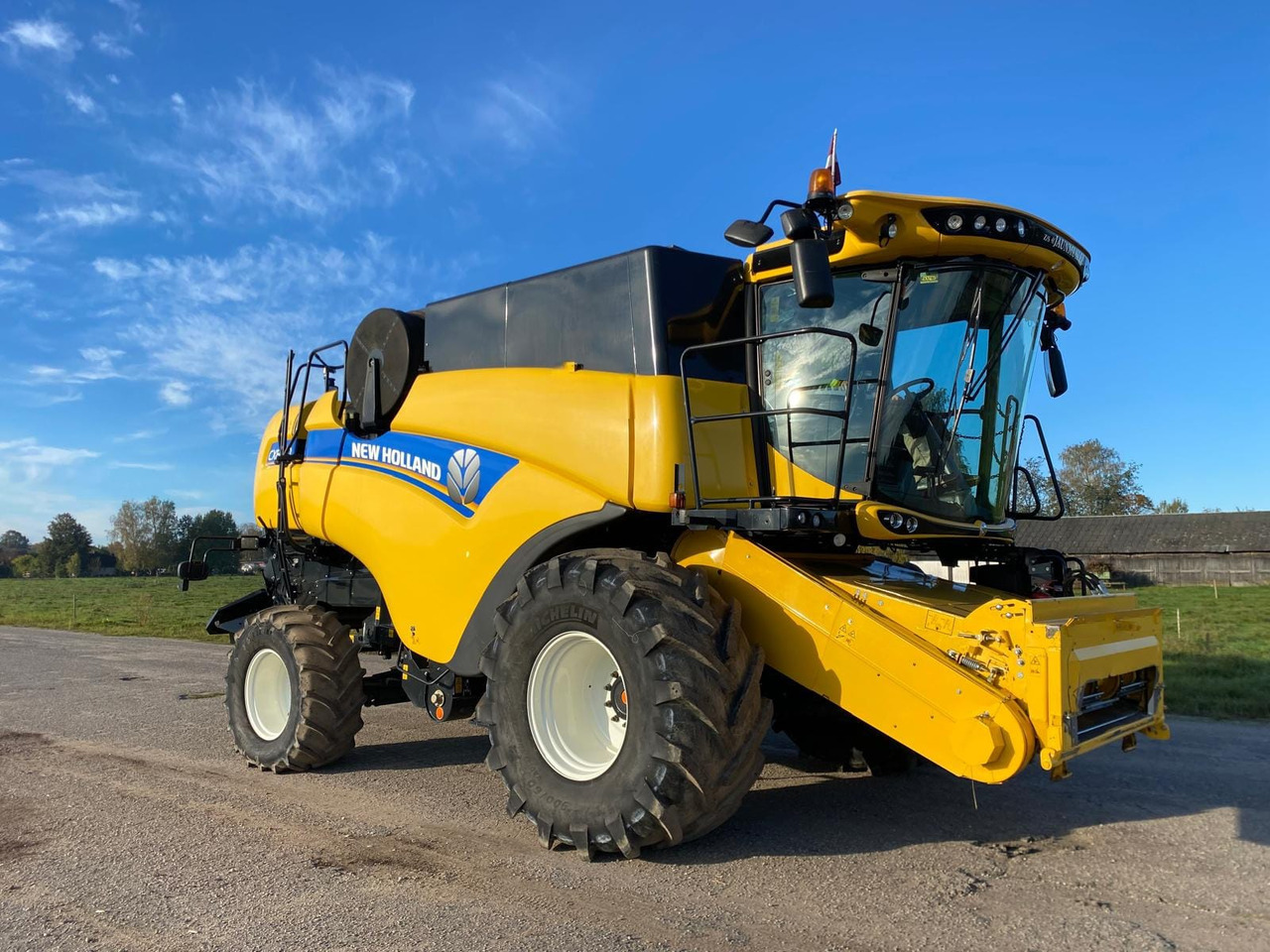 NEW HOLLAND CX8.70 - Комбайн: снимка 3 NEW HOLLAND CX8.70 - Комбайн: снимка 3
