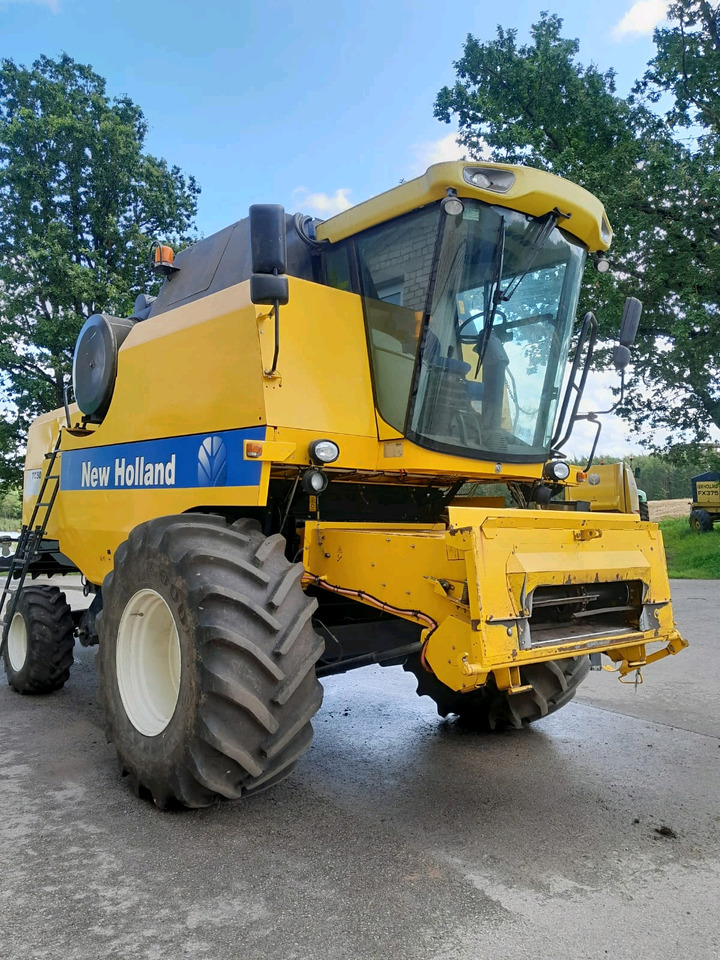New Holland TC5070 - Зърнокомбайн: снимка 1 New Holland TC5070 - Зърнокомбайн: снимка 1