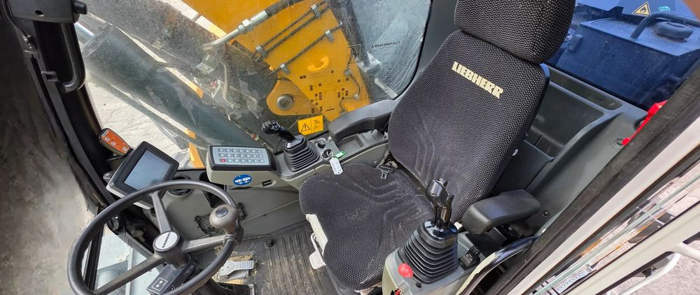 Лизинг на  Liebherr A 914 COMPACT Liebherr A 914 COMPACT: снимка 14