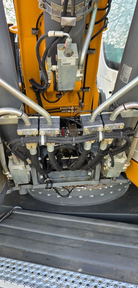 Лизинг на  Liebherr A 914 COMPACT Liebherr A 914 COMPACT: снимка 12