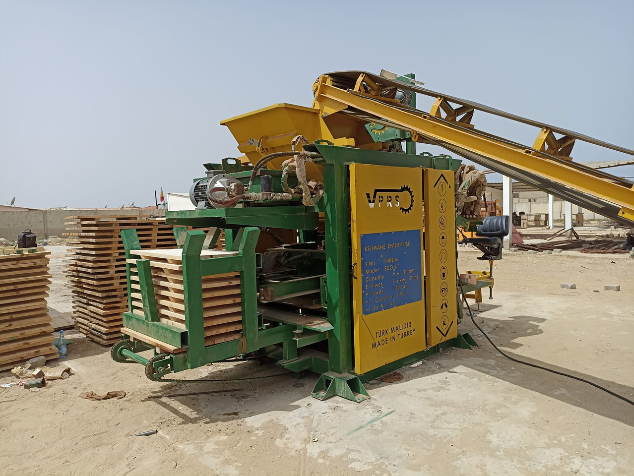 Economic Block Making Machine - Машина за бетонни блокчета: снимка 2 Economic Block Making Machine - Машина за бетонни блокчета: снимка 2