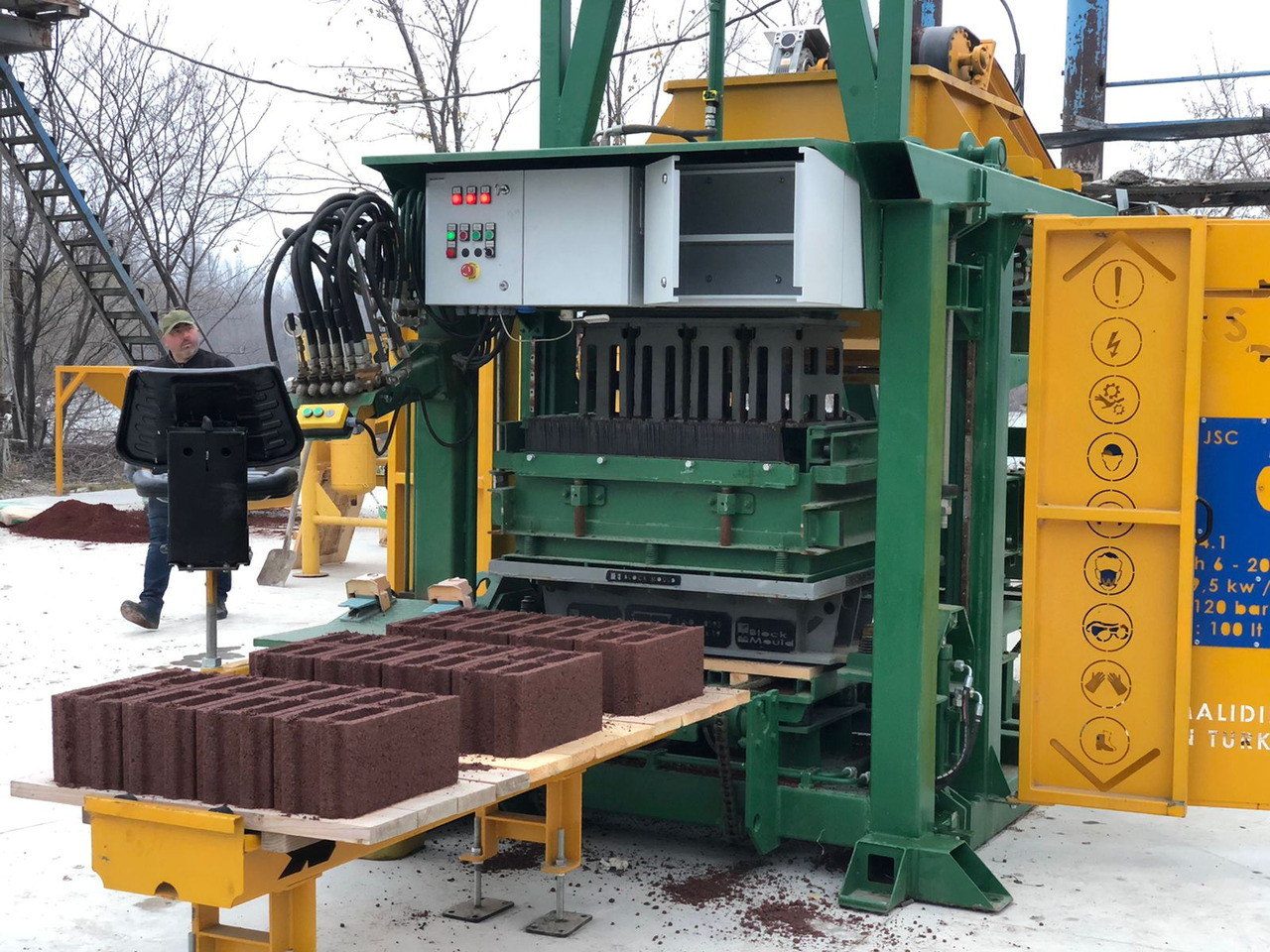 Economic Hollow Block Machine - Машина за бетонни блокчета: снимка 5 Economic Hollow Block Machine - Машина за бетонни блокчета: снимка 5