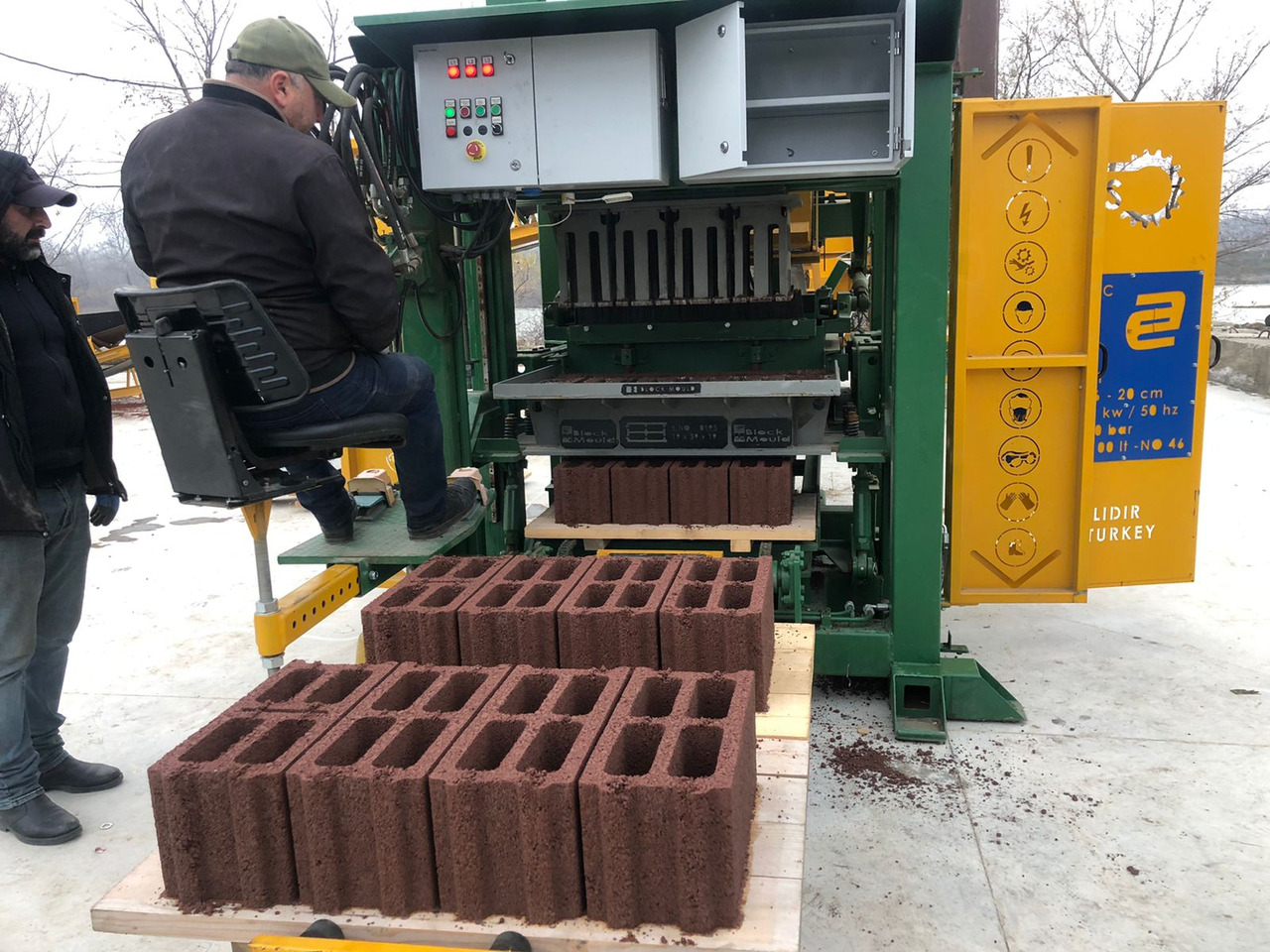 Economic Hollow Block Machine - Машина за бетонни блокчета: снимка 2 Economic Hollow Block Machine - Машина за бетонни блокчета: снимка 2
