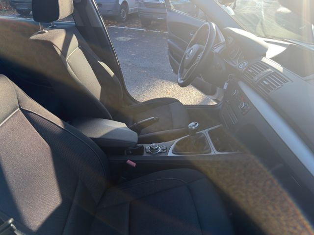 Лек автомобил BMW 116i Limousine: снимка 16