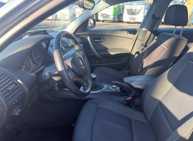 Лек автомобил BMW 116i Limousine: снимка 11