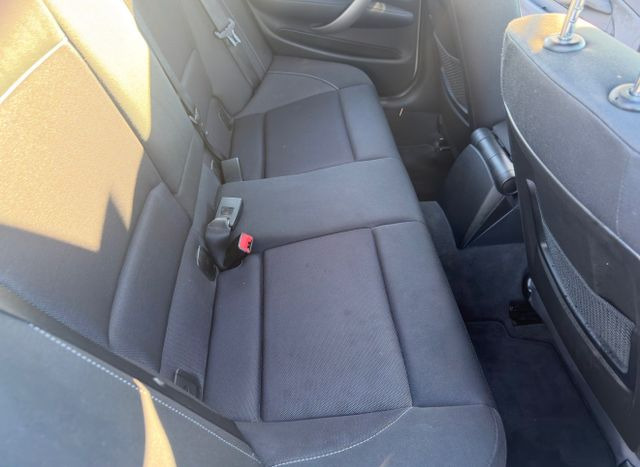 Лек автомобил BMW 116i Limousine: снимка 15