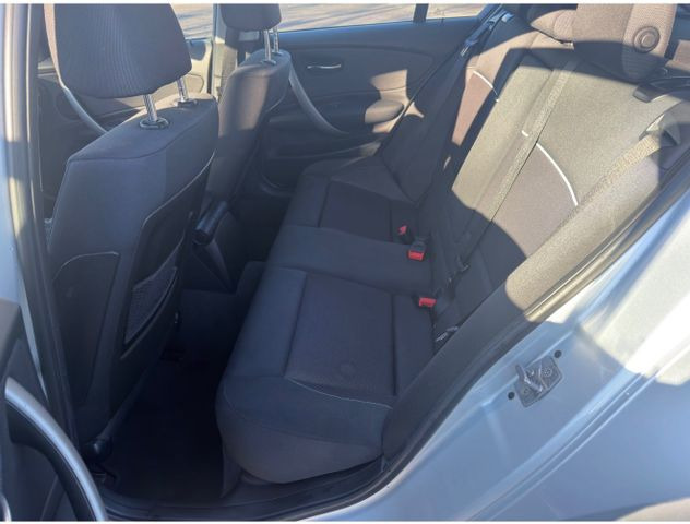 Лек автомобил BMW 116i Limousine: снимка 13