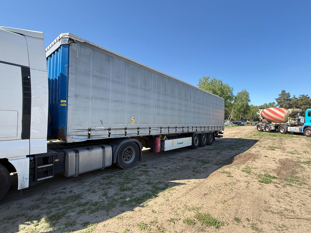 Krone SD mit Ladebordwand - Брезентово полуремарке: снимка 2 Krone SD mit Ladebordwand - Брезентово полуремарке: снимка 2