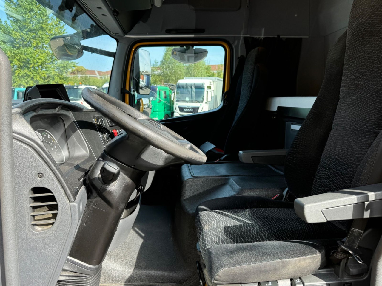 Камион фургон Mercedes-Benz Atego 823 Klima Tempomat - Lbw - Schlafplatz: снимка 11