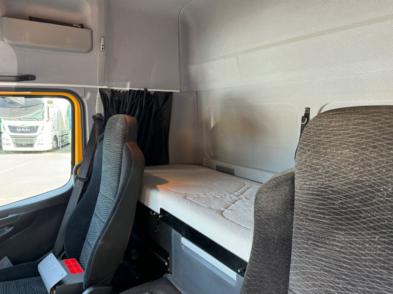 Камион фургон Mercedes-Benz Atego 823 Klima Tempomat - Lbw - Schlafplatz: снимка 13
