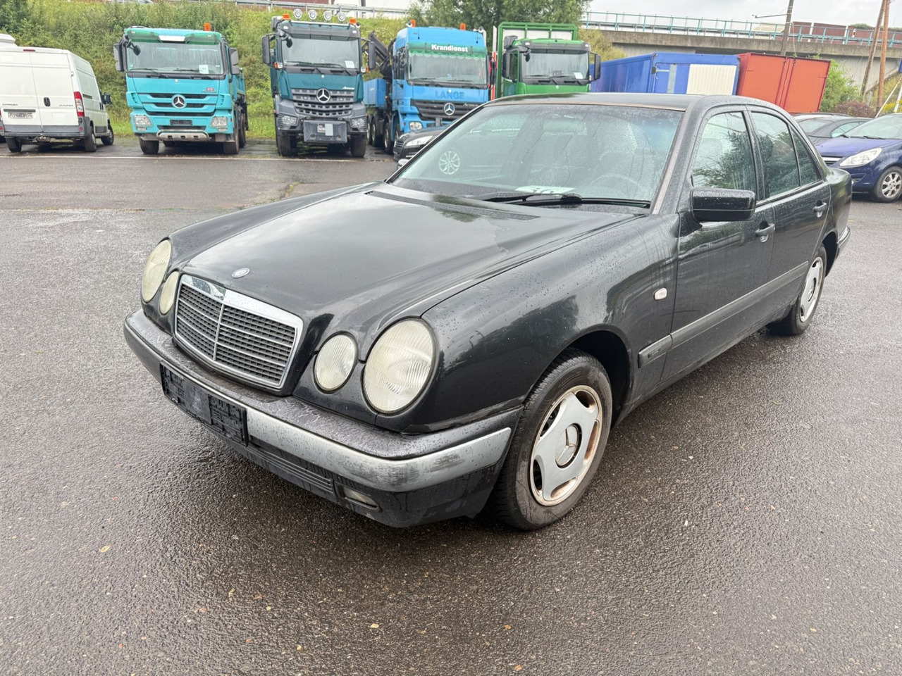 Mercedes-Benz E 200 - Седан: снимка 3 Mercedes-Benz E 200 - Седан: снимка 3