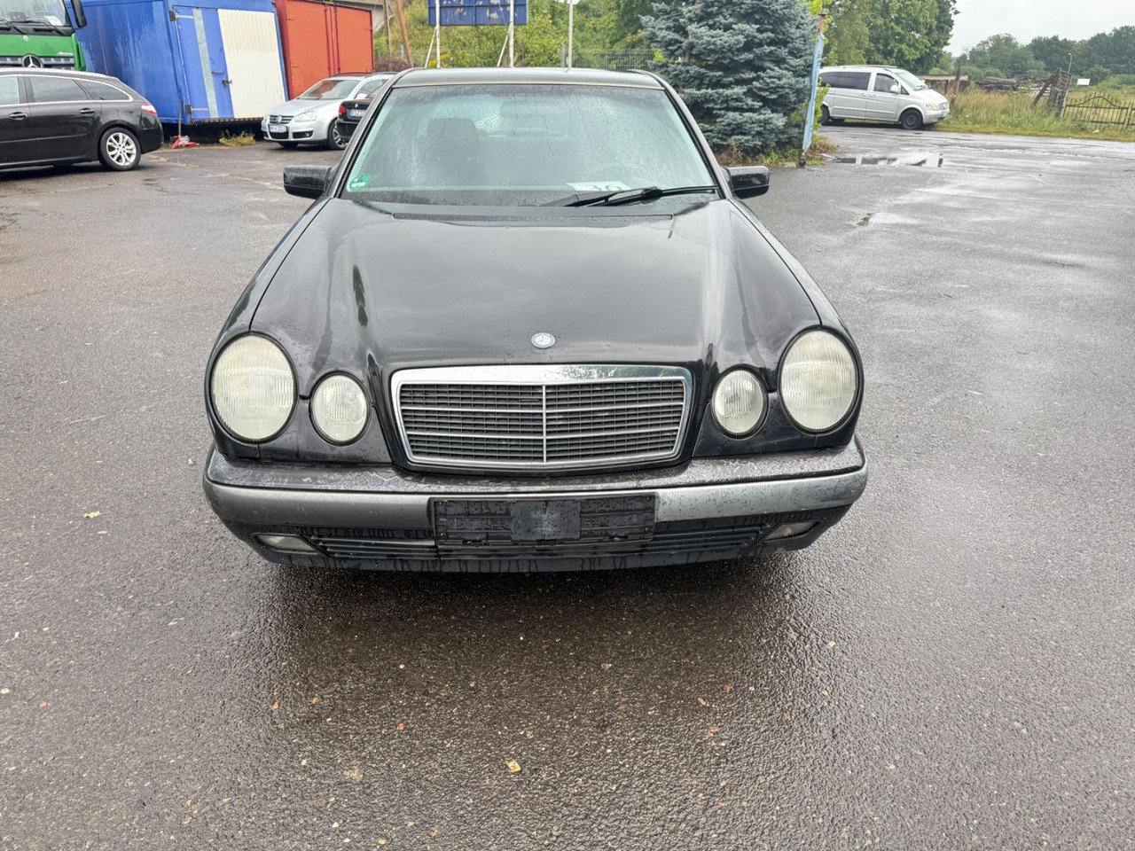 Mercedes-Benz E 200 - Седан: снимка 2 Mercedes-Benz E 200 - Седан: снимка 2
