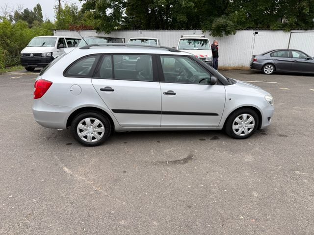 Skoda Fabia Combi Cool Edition - Комби: снимка 4 Skoda Fabia Combi Cool Edition - Комби: снимка 4