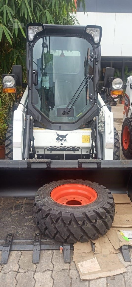 BOBCAT S450 - Мини челен товарач: снимка 1 BOBCAT S450 - Мини челен товарач: снимка 1