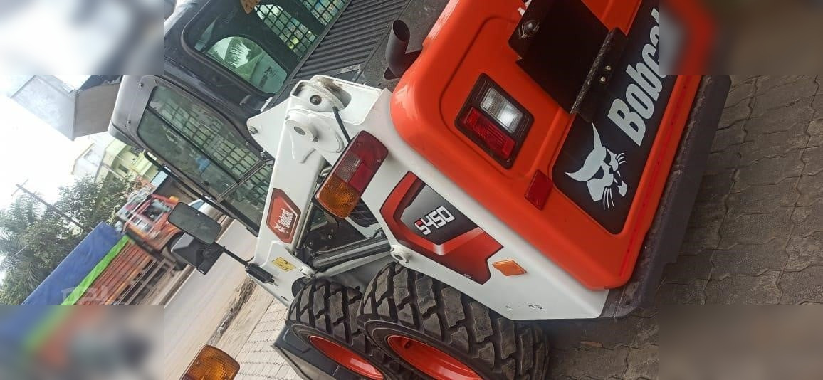 BOBCAT S450 - Мини челен товарач: снимка 1 BOBCAT S450 - Мини челен товарач: снимка 1