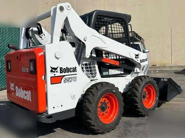 BOBCAT S590 - Мини челен товарач: снимка 2 BOBCAT S590 - Мини челен товарач: снимка 2