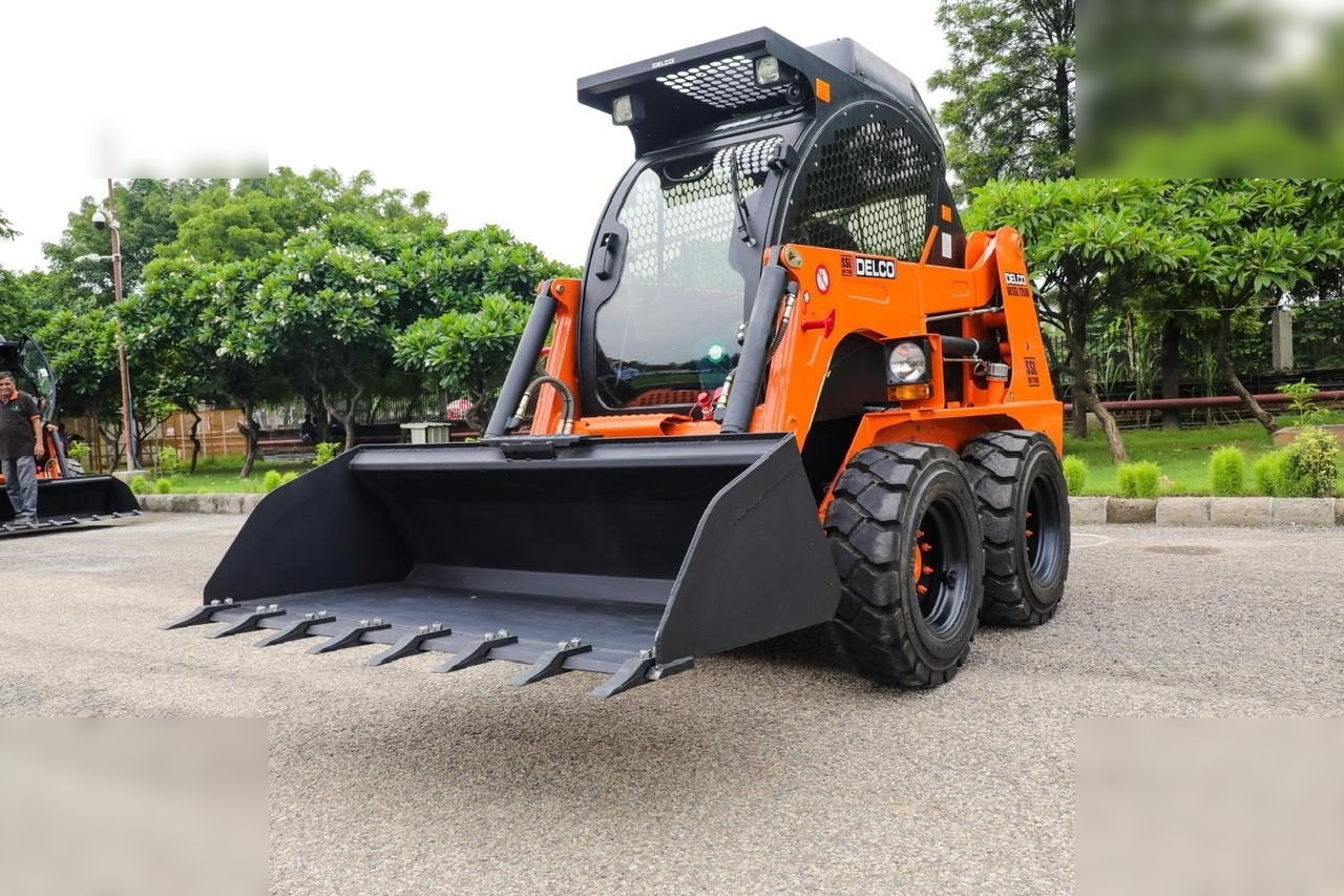 DELCO SSL175 - Мини челен товарач: снимка 4 DELCO SSL175 - Мини челен товарач: снимка 4