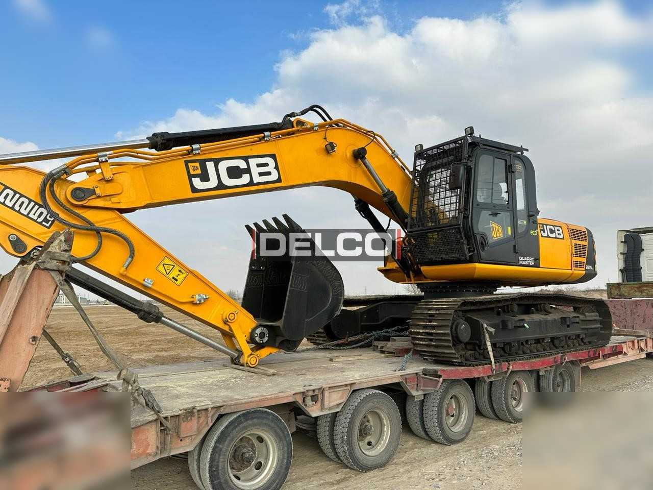 Нови Верижен багер JCB 225 LC: снимка 1