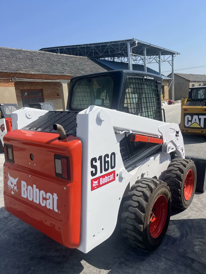 Bobcat S160 - Мини челен товарач: снимка 4 Bobcat S160 - Мини челен товарач: снимка 4