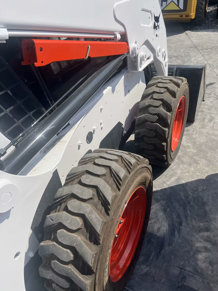 Bobcat S160 - Мини челен товарач: снимка 3 Bobcat S160 - Мини челен товарач: снимка 3