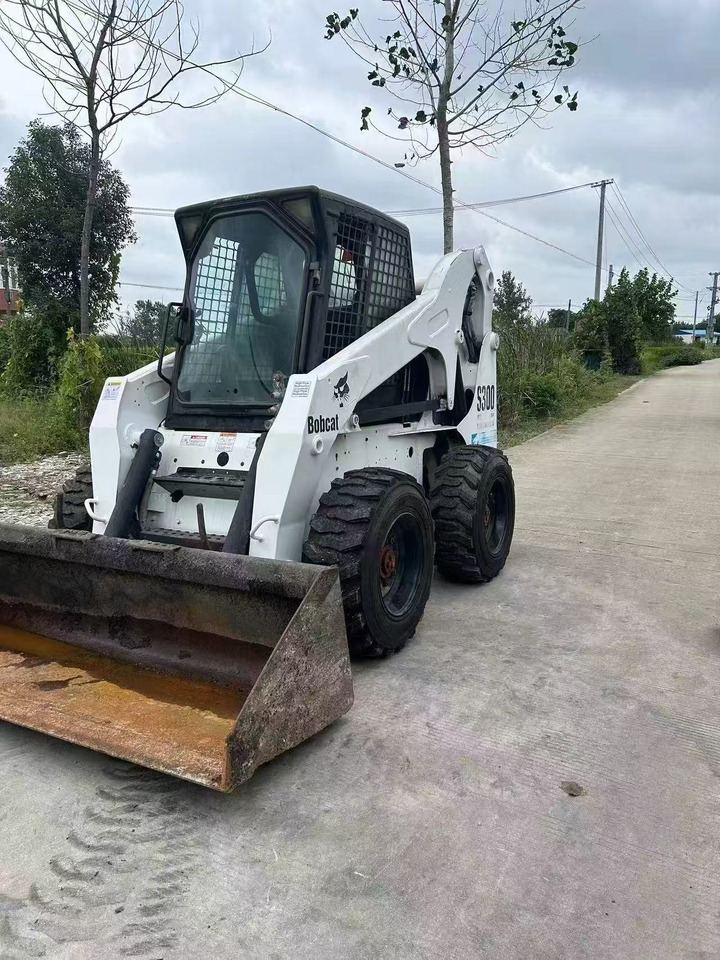 Bobcat S300 - Мини челен товарач: снимка 4 Bobcat S300 - Мини челен товарач: снимка 4