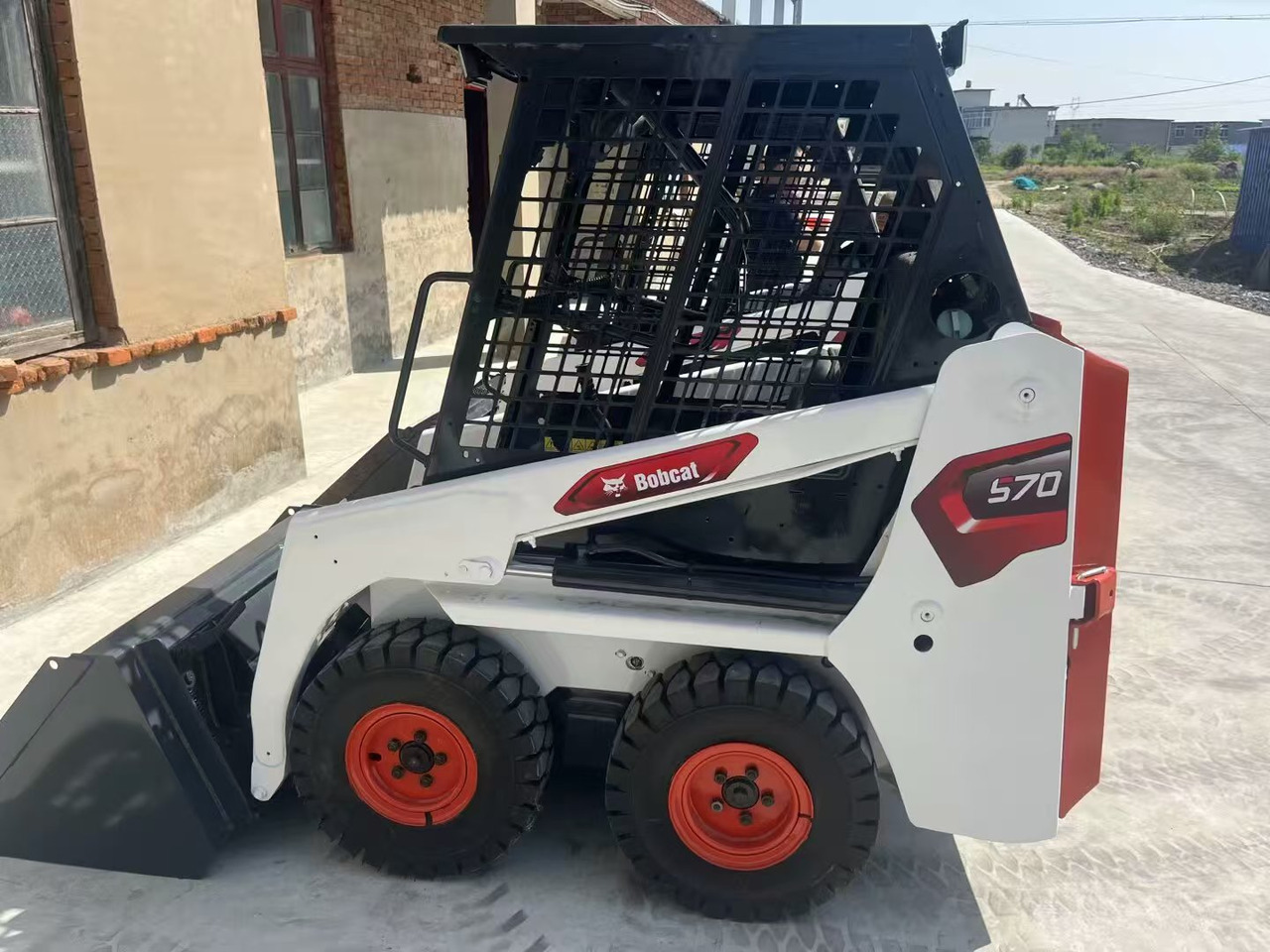 Bobcat S70 - Мини челен товарач: снимка 4 Bobcat S70 - Мини челен товарач: снимка 4