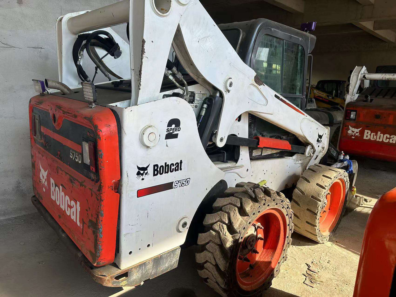Bobcat S750 - Мини челен товарач: снимка 5 Bobcat S750 - Мини челен товарач: снимка 5