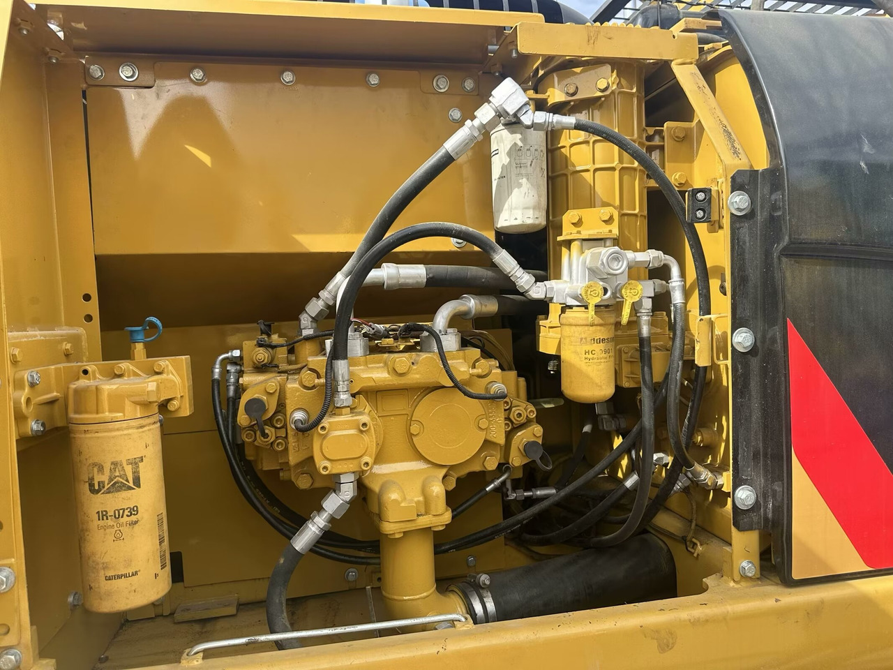 CAT 320D - Верижен багер: снимка 5 CAT 320D - Верижен багер: снимка 5