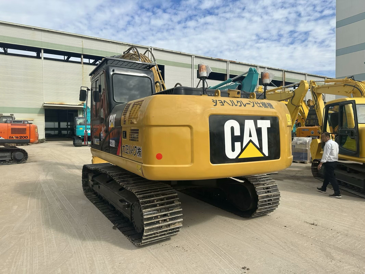 CAT 320D - Верижен багер: снимка 3 CAT 320D - Верижен багер: снимка 3