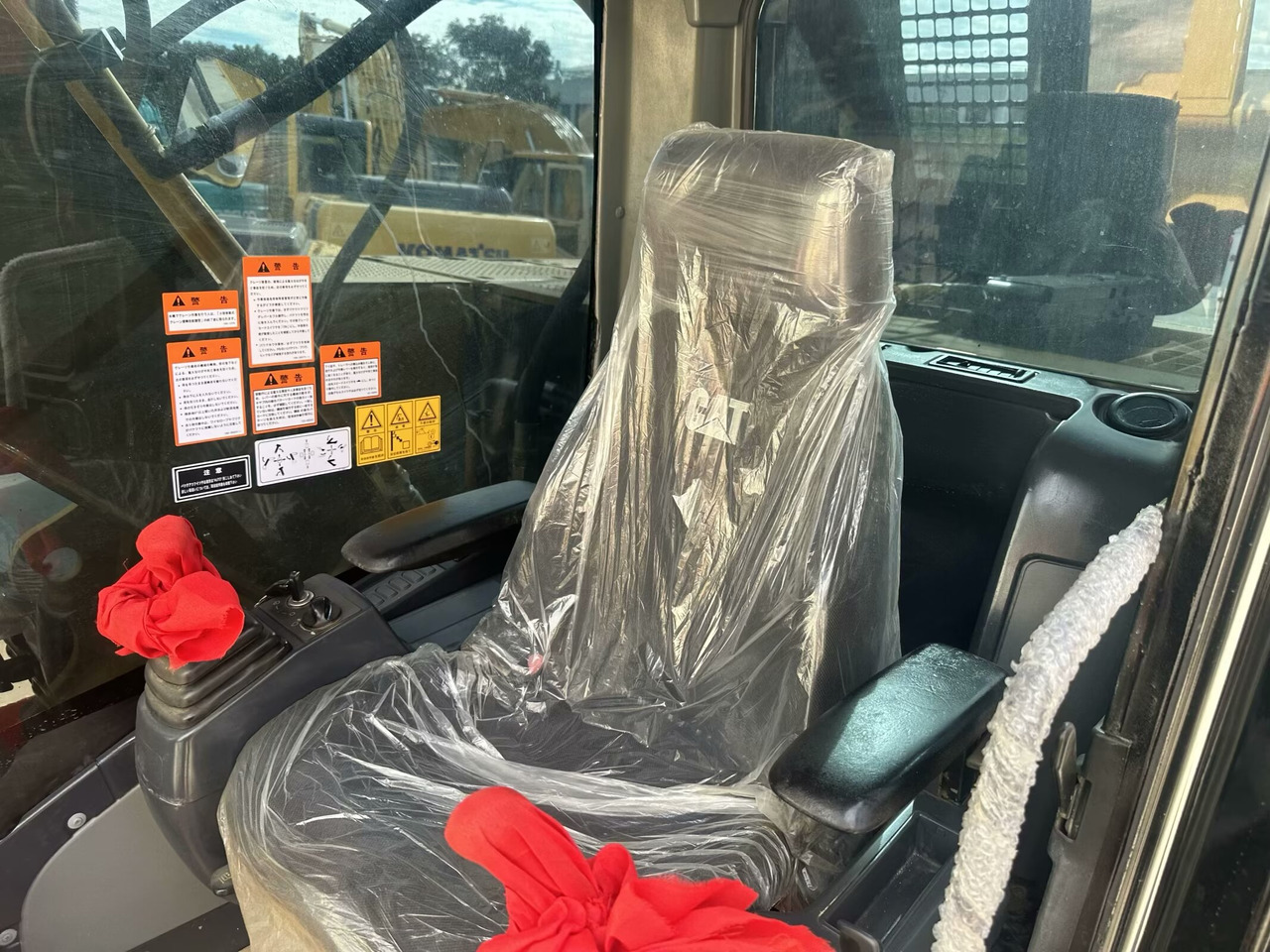 CAT 320D - Верижен багер: снимка 4 CAT 320D - Верижен багер: снимка 4