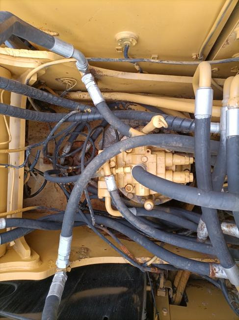 CAT 325D - Верижен багер: снимка 4 CAT 325D - Верижен багер: снимка 4