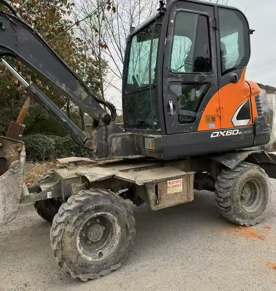 Doosan DX60 - Колесен багер: снимка 2 Doosan DX60 - Колесен багер: снимка 2