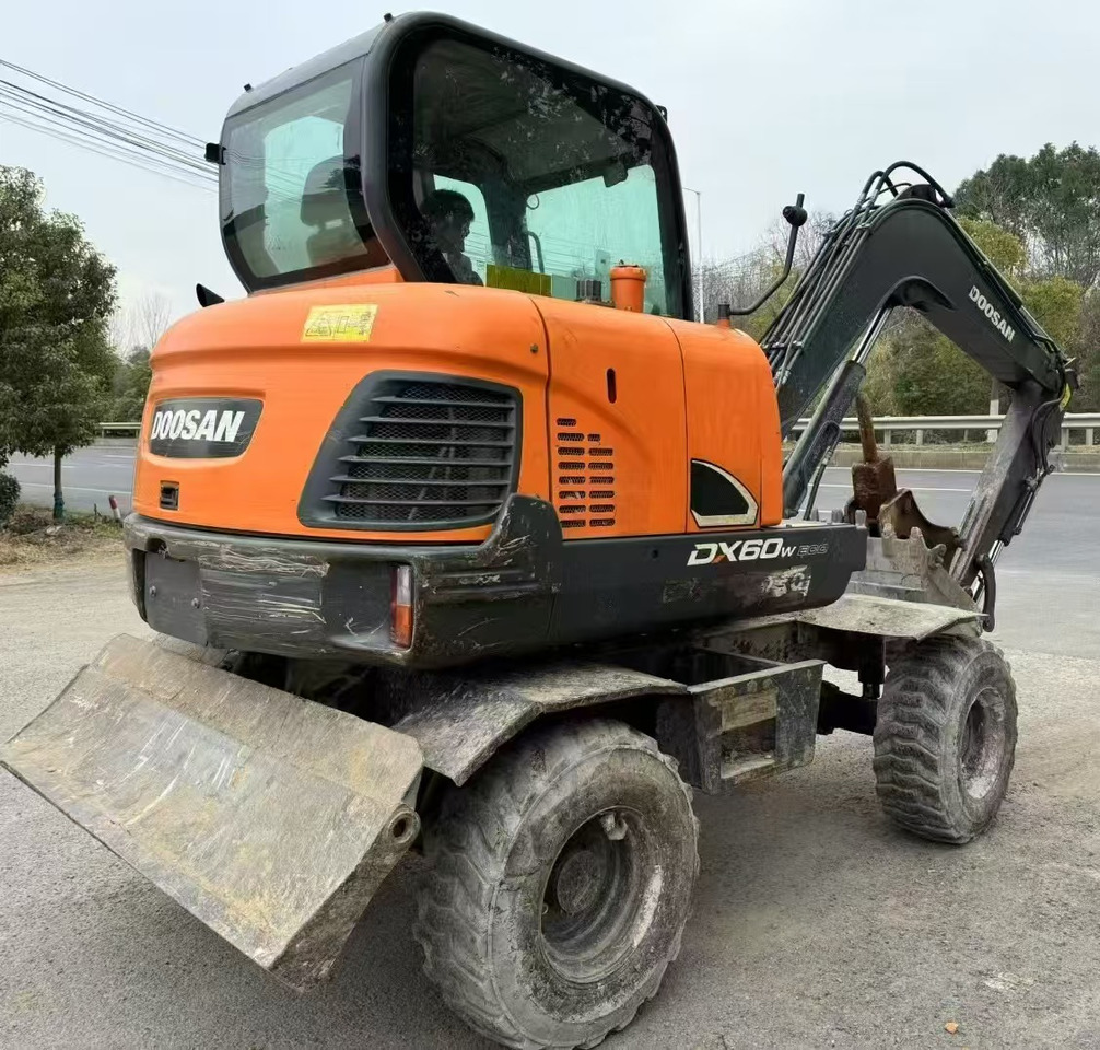 Doosan DX60 - Колесен багер: снимка 3 Doosan DX60 - Колесен багер: снимка 3