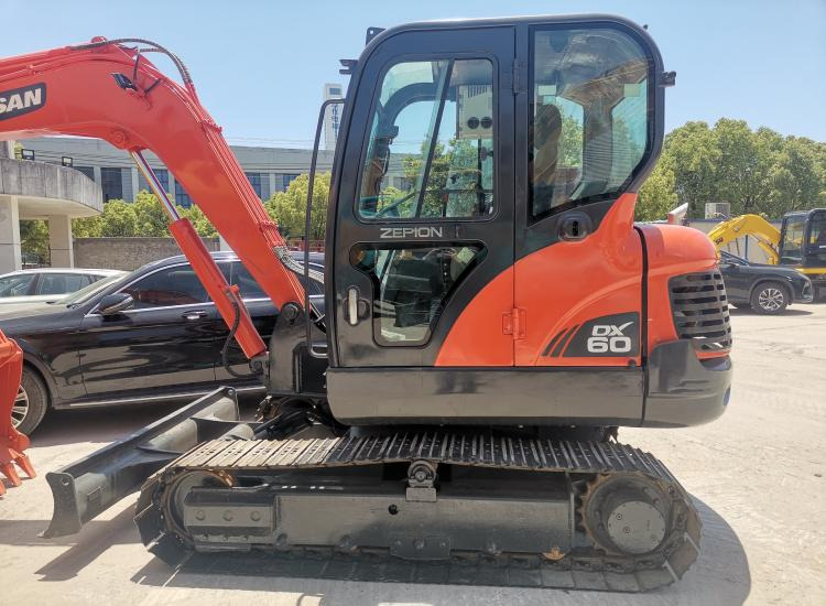 Doosan DX60 - Мини багер: снимка 3 Doosan DX60 - Мини багер: снимка 3