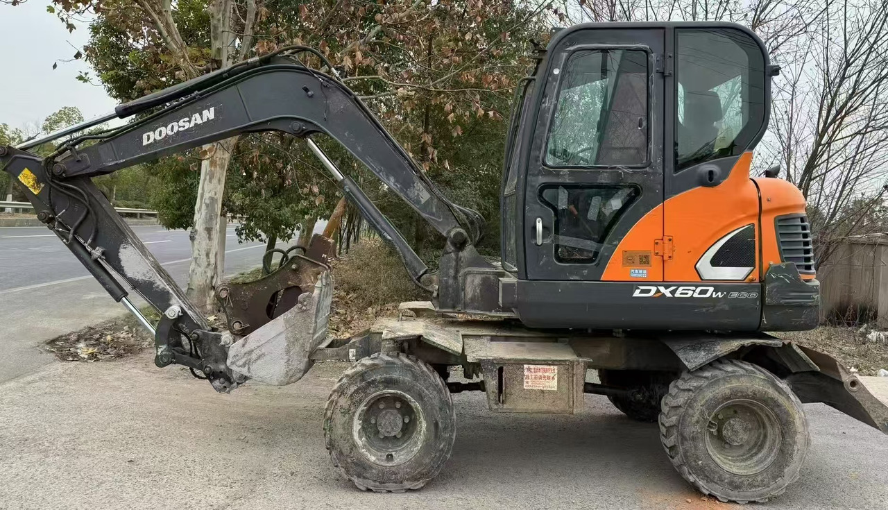 Doosan DX60 - Колесен багер: снимка 4 Doosan DX60 - Колесен багер: снимка 4