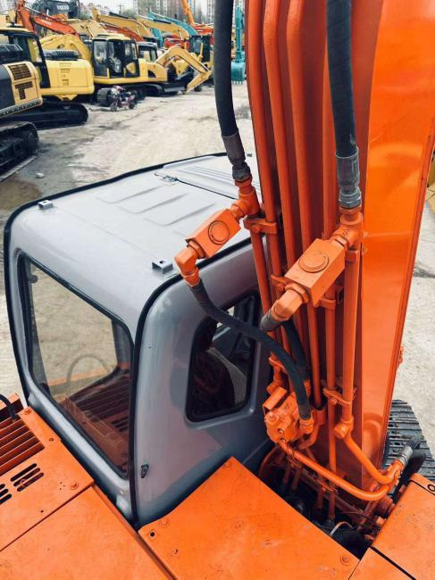 Hitachi EX60 - Верижен багер: снимка 4 Hitachi EX60 - Верижен багер: снимка 4