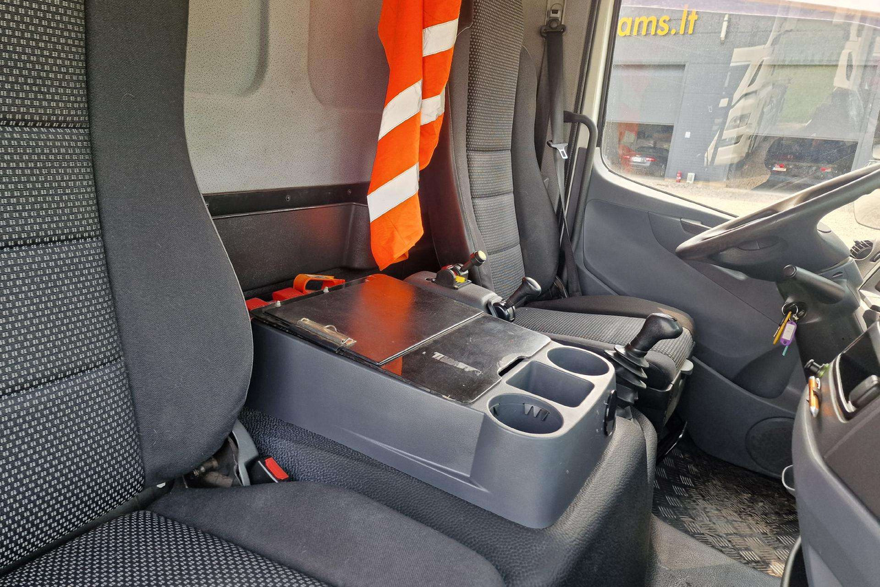 Самосвал камион Mercedes-Benz ATEGO 918: снимка 12