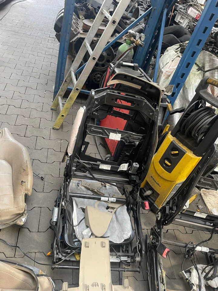 Fotele do Mercedes W 207 kabrio - Седалка за Лек автомобил: снимка 3 Fotele do Mercedes W 207 kabrio - Седалка за Лек автомобил: снимка 3