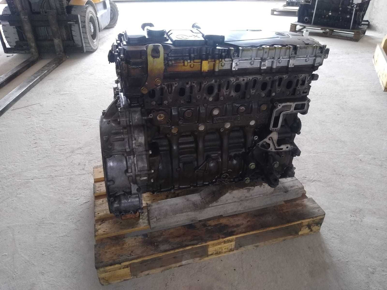 Glowica Mercedes om936 mp4 silnik euro6 Setra Class New Holland - Двигател: снимка 2 Glowica Mercedes om936 mp4 silnik euro6 Setra Class New Holland - Двигател: снимка 2