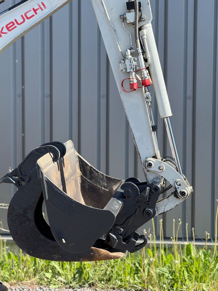 Takeuchi TB216 - Мини багер: снимка 4 Takeuchi TB216 - Мини багер: снимка 4