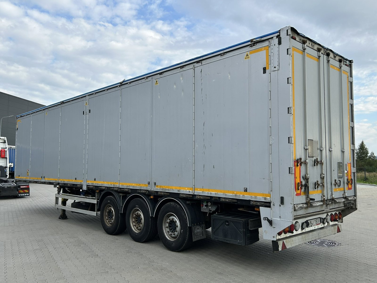 BODEX KIS 3F - С плъзгащ под полуремарке: снимка 3 BODEX KIS 3F - С плъзгащ под полуремарке: снимка 3