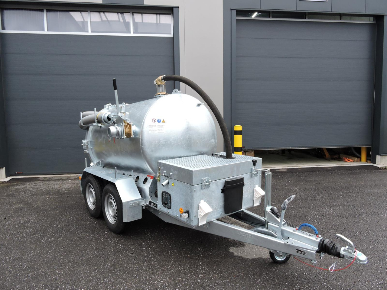 Vacuum system1500l / M-Vac 2000 - Каналопочистваща машина: снимка 2 Vacuum system1500l / M-Vac 2000 - Каналопочистваща машина: снимка 2