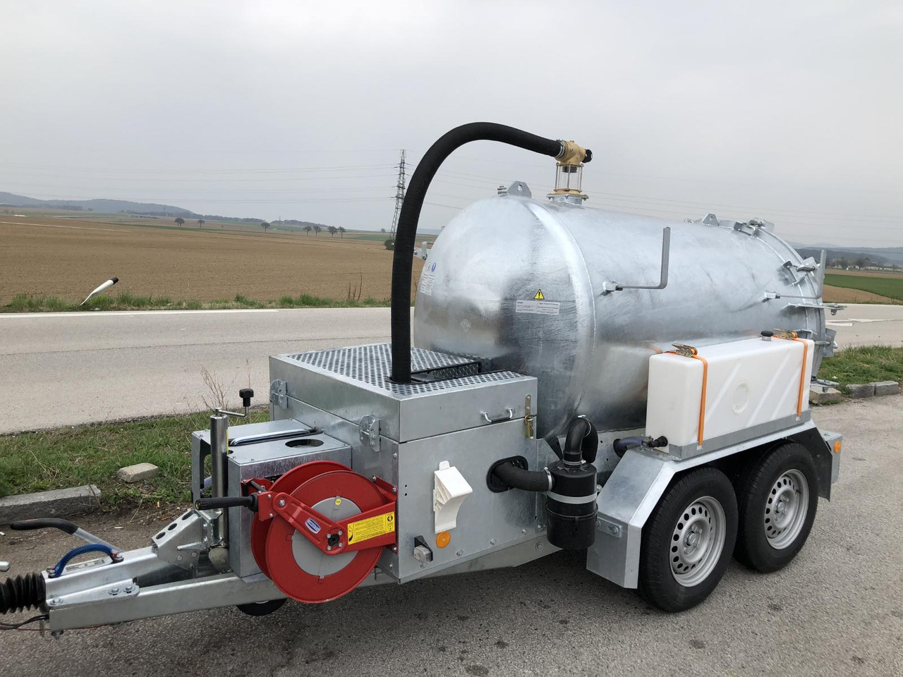 Vacuum system1500l / M-Vac 2000 - Каналопочистваща машина: снимка 1 Vacuum system1500l / M-Vac 2000 - Каналопочистваща машина: снимка 1