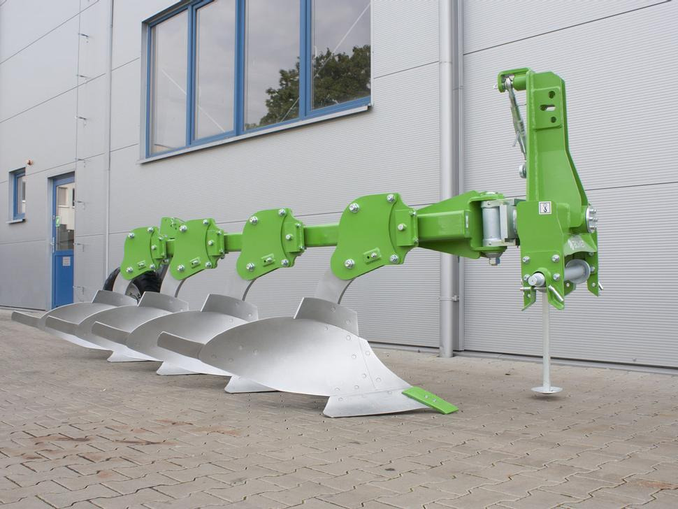 Bomet Pflüge / Single-beam plow / Charrue mono-poutre / Aratro / Плуг / Pług jednobelkowy Libra 3+1 - Плуг: снимка 1 Bomet Pflüge / Single-beam plow / Charrue mono-poutre / Aratro / Плуг / Pług jednobelkowy Libra 3+1 - Плуг: снимка 1