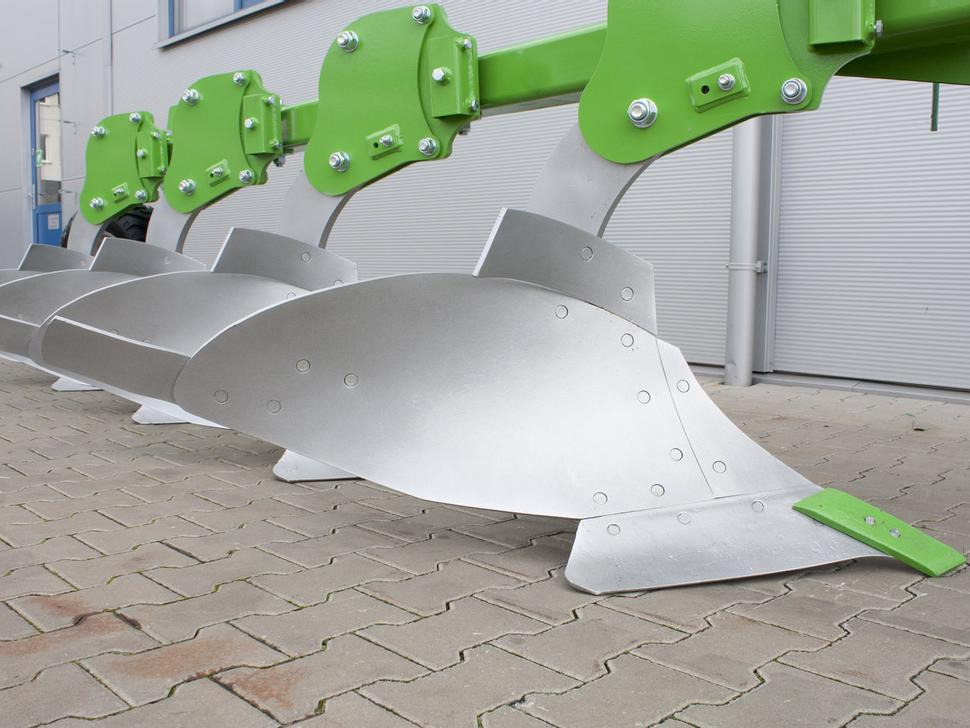 Bomet Pflüge / Single-beam plow / Charrue mono-poutre / Aratro / Quitanieves de una sola viga / Плуг / Pług jednobelkowy Libra 3+1 - Плуг: снимка 4 Bomet Pflüge / Single-beam plow / Charrue mono-poutre / Aratro / Quitanieves de una sola viga / Плуг / Pług jednobelkowy Libra 3+1 - Плуг: снимка 4