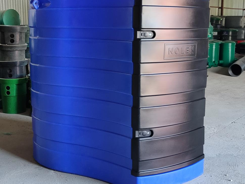 DC AdBlue-Behälter / AdBlue tank / Cuve à AdBlue / Serbatoio / Depósito / Бак для AdBlue / Zbiornik AdBlue 1500 l - Резервоар за съхранение: снимка 2 DC AdBlue-Behälter / AdBlue tank / Cuve à AdBlue / Serbatoio / Depósito / Бак для AdBlue / Zbiornik AdBlue 1500 l - Резервоар за съхранение: снимка 2
