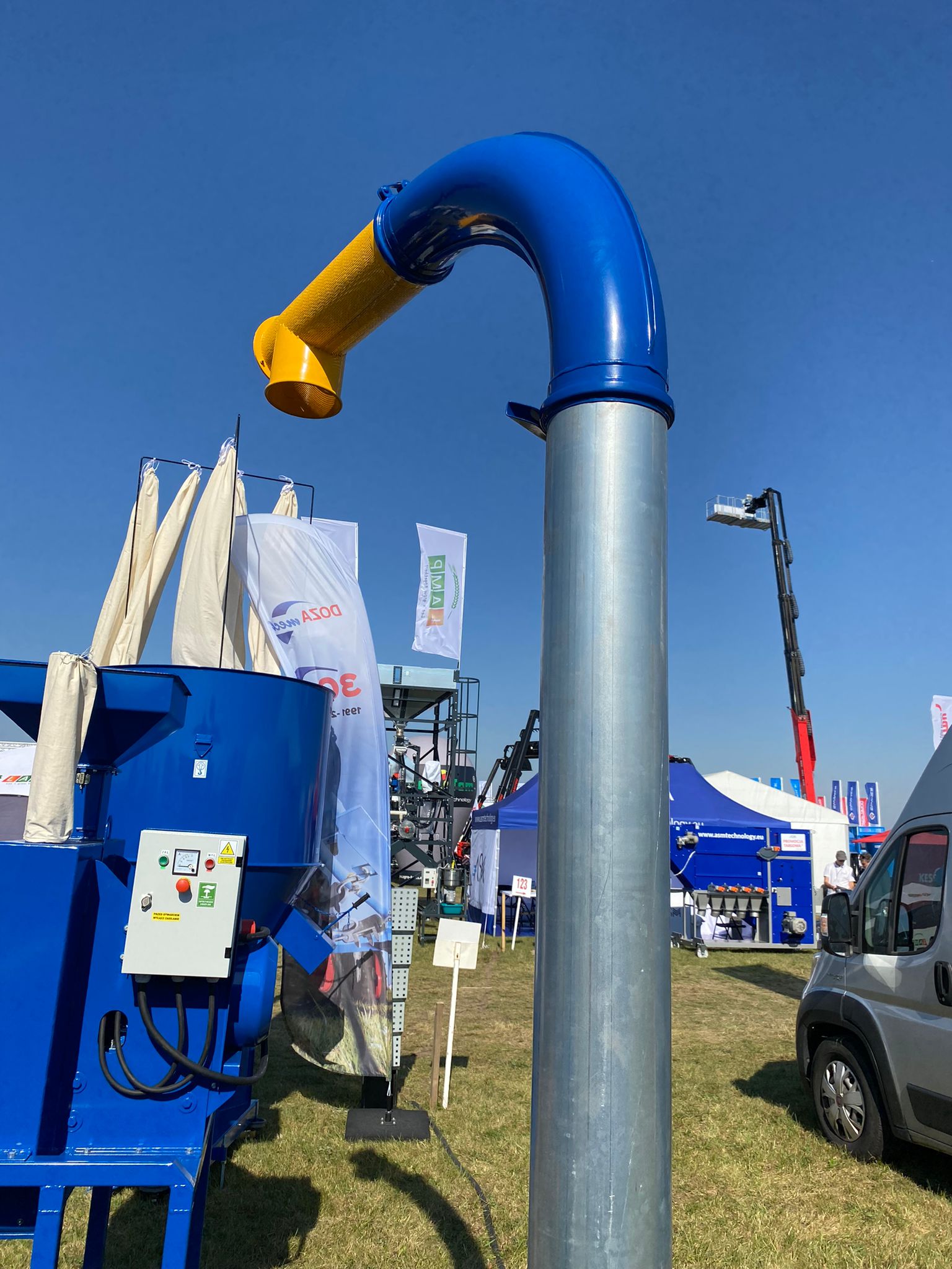 Dozamech Saug-Druckgebläse / Suction and pressure blower / Suceuse à grains / Trasportatore / Пневматический вдуватель / Dmuchawa ssąco-tłocząca T-420 - Транспортьор: снимка 3 Dozamech Saug-Druckgebläse / Suction and pressure blower / Suceuse à grains / Trasportatore / Пневматический вдуватель / Dmuchawa ssąco-tłocząca T-420 - Транспортьор: снимка 3
