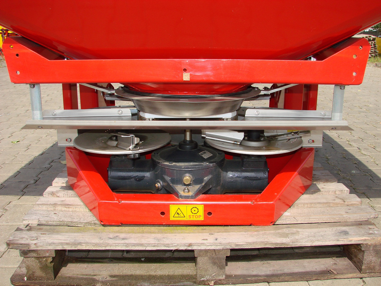 JAR-MET Düngerstreuer / Fertilizer spreader / Epandeur d'engrais / Rozsiewacz nawozów 1200 kg - Тороразпръсквачка: снимка 5 JAR-MET Düngerstreuer / Fertilizer spreader / Epandeur d'engrais / Rozsiewacz nawozów 1200 kg - Тороразпръсквачка: снимка 5