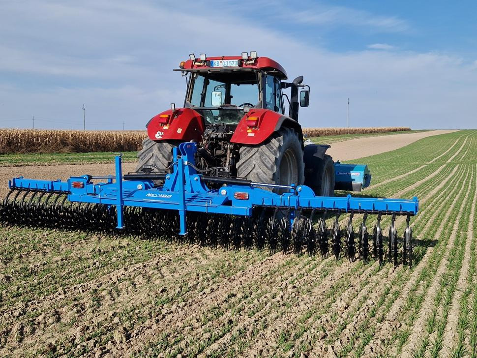 Namysło Rotorstriegel / Rotary hoe / Houe rotative / Ротационная борона / Brona wirnikowa / Pielnik 6,6 m - Култиватор: снимка 2 Namysło Rotorstriegel / Rotary hoe / Houe rotative / Ротационная борона / Brona wirnikowa / Pielnik 6,6 m - Култиватор: снимка 2